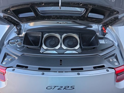 Used 2018 Porsche 911 GT2 RS image 15