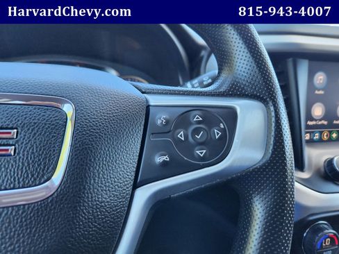 Used 2023 GMC Acadia SLE image 16