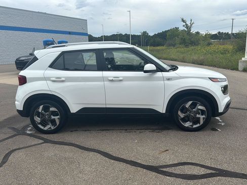 Used 2025 Hyundai Venue SEL FWD image 6
