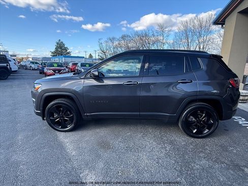 Used 2018 Jeep Compass Latitude AWD/4WD image 4