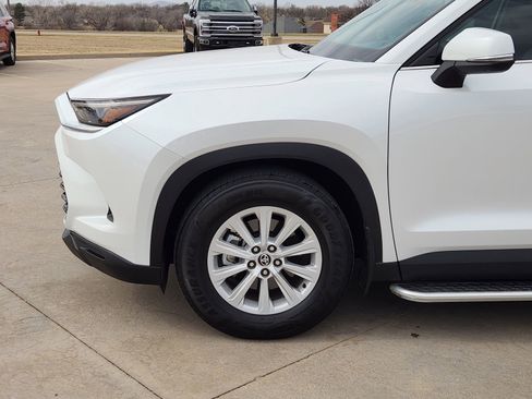 Used 2024 Toyota Grand Highlander XLE image 9