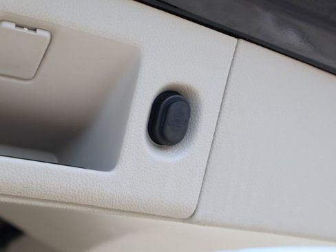 Used 2015 Cadillac Escalade Luxury image 30