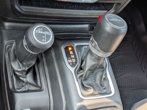 Used 2022 Jeep Gladiator Sport AWD/4WD image 24