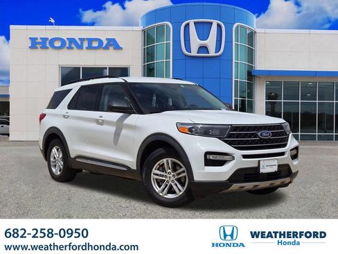 Used 2023 Ford Explorer XLT w/ Equipment Group 202A RWD image 1
