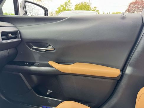 Used 2023 Lexus UX 250h FWD w/ Accessory Package (Z2) image 32