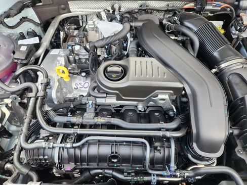 New 2025 Volkswagen Taos SE image 31