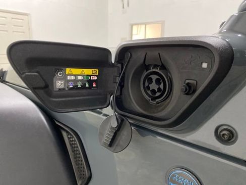 Used 2024 Jeep Wrangler Unlimited AWD/4WD image 97