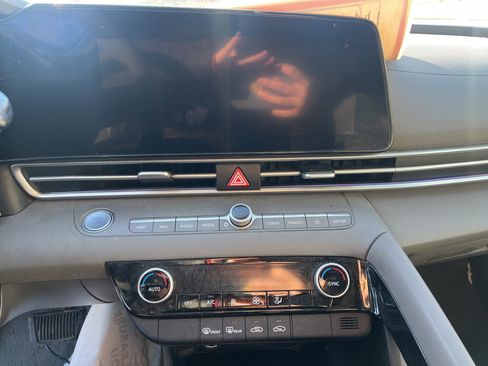 Used 2024 Hyundai Elantra Blue image 16