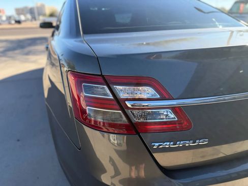 Used 2015 Ford Taurus SE image 15