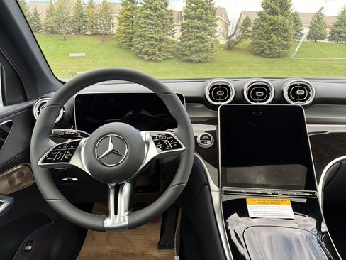 Used 2026 Mercedes-Benz GLC 300 4MATIC image 12