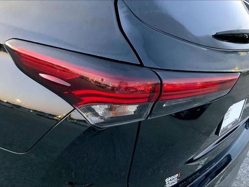 Used 2024 Toyota Highlander XLE image 27