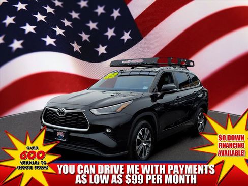 Certified 2023 Toyota Highlander XLE image 1