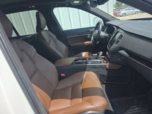 Used 2019 Volvo XC90 T6 Momentum w/ Protection Package Premier AWD/4WD image 6