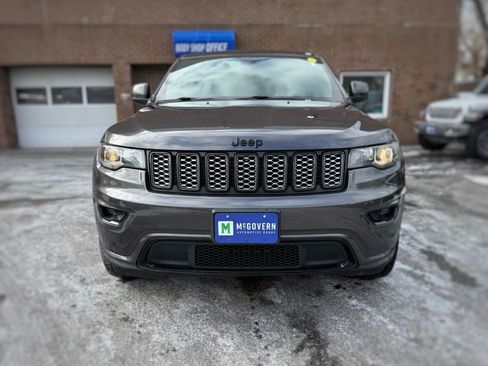 Used 2018 Jeep Grand Cherokee Altitude image 2