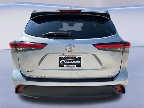 Used 2022 Toyota Highlander XLE image 7