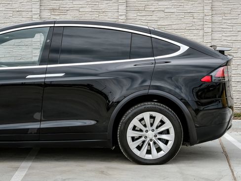 Used 2017 Tesla Model X 90D image 16