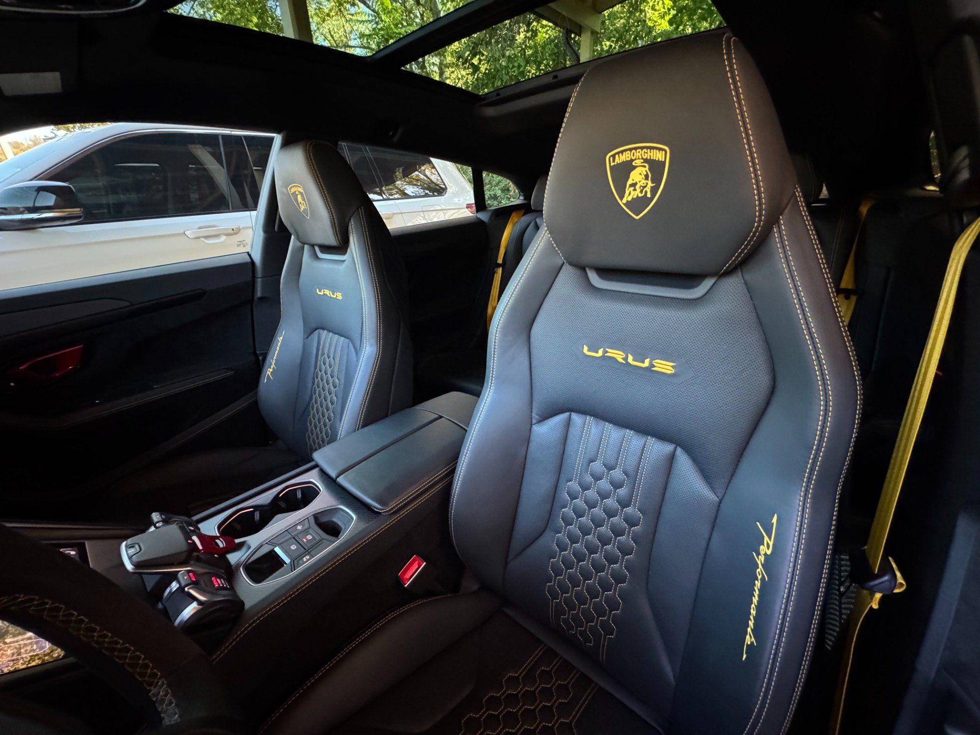 Used 2024 Lamborghini Urus Performante AWD/4WD image 11
