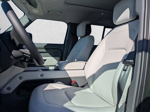 New 2026 Land Rover Defender 130 X-Dynamic SE image 4