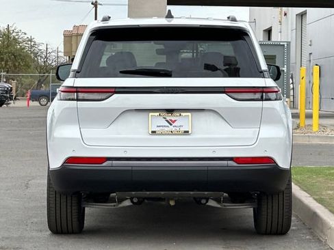 New 2026 Jeep Grand Cherokee Limited w/ Limited Altitude Package RWD image 4