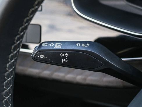 Used 2022 Audi Q8 Premium w/ Convenience Package image 35