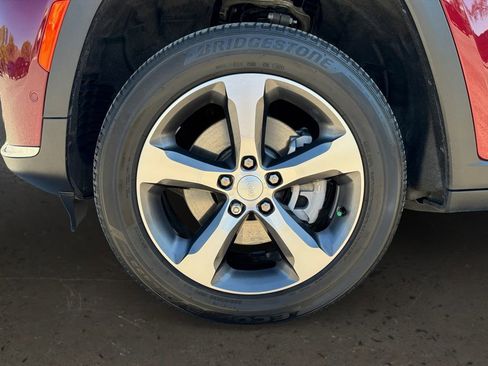 Used 2023 Jeep Grand Cherokee L Limited w/ Luxury Tech Group II image 10