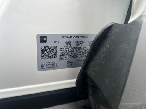Used 2025 Chevrolet Trax LT FWD image 28