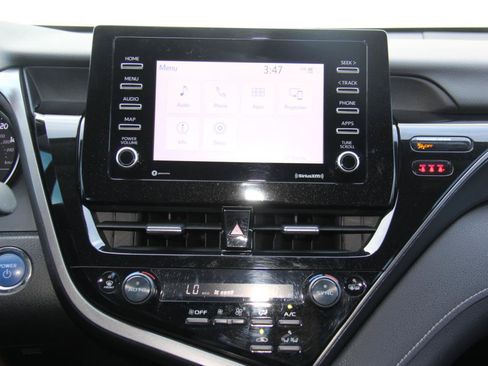 Used 2022 Toyota Camry SE FWD image 16
