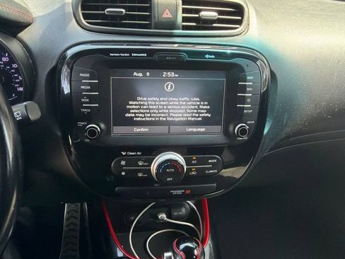Used 2018 Kia Soul + FWD image 4