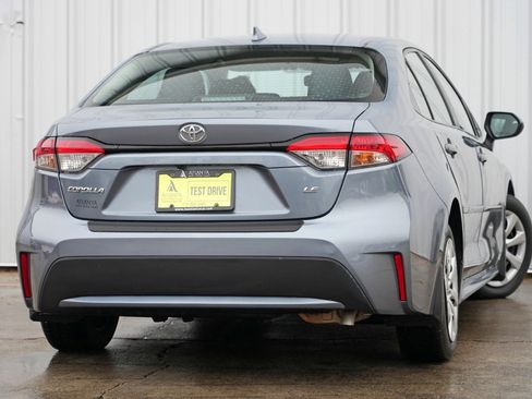 Used 2022 Toyota Corolla LE image 4