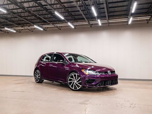 Used 2018 Volkswagen Golf R 4-Door AWD/4WD image 8