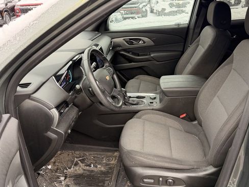 Used 2023 Chevrolet Traverse LT image 40