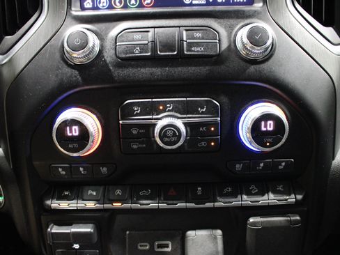 Used 2021 GMC Sierra 1500 Denali w/ Denali Ultimate Package AWD/4WD image 18