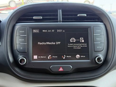 Used 2025 Kia Soul LX FWD image 16