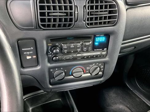 Used 2002 Chevrolet S10 Pickup LS w/ LS Preferred Equipment Group RWD image 4
