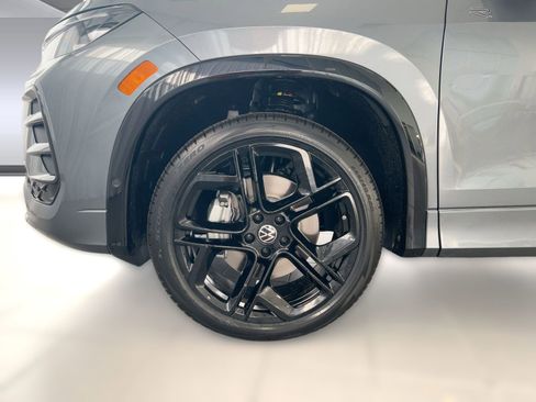 New 2026 Volkswagen Tiguan SE R-Line AWD/4WD image 12