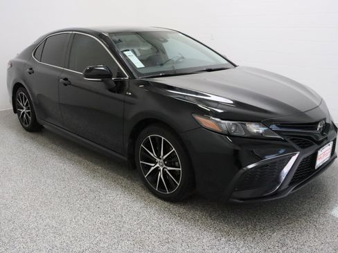 Used 2023 Toyota Camry SE FWD image 4