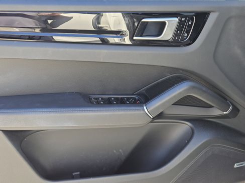 Certified 2020 Porsche Cayenne image 22