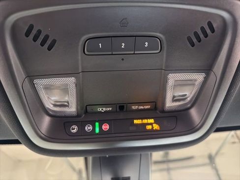 Certified 2023 Chevrolet Traverse LT image 28