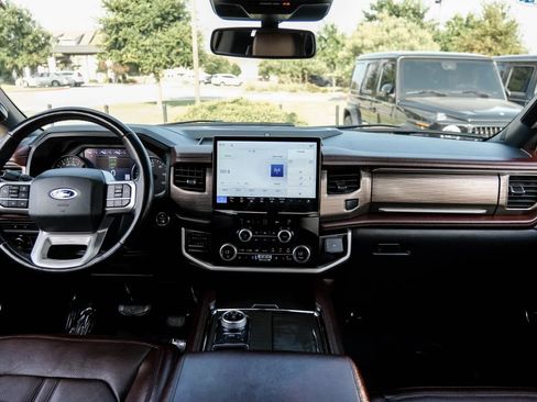 Used 2024 Ford Expedition Max Limited RWD image 12