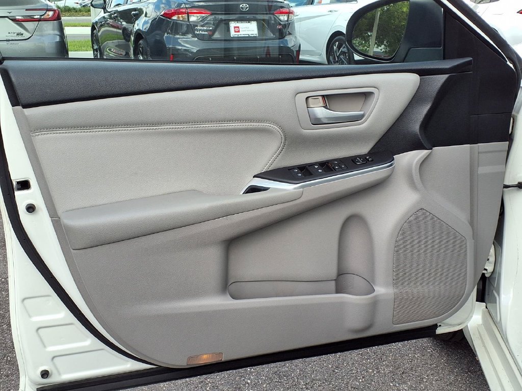 Used 2016 Toyota Camry XLE FWD image 26