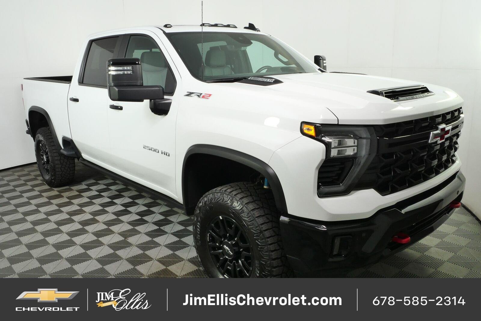 Used 2025 Chevrolet Silverado 2500 ZR2 w/ Technology Package AWD/4WD image 1