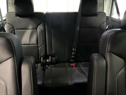 Used 2016 Chevrolet Suburban LT image 18