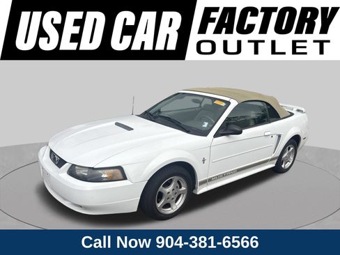Used 2002 Ford Mustang Convertible RWD image 3