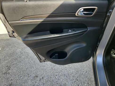 Used 2016 Jeep Grand Cherokee Limited AWD/4WD image 17