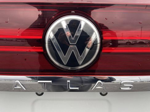 Used 2024 Volkswagen Atlas Cross Sport SE image 31