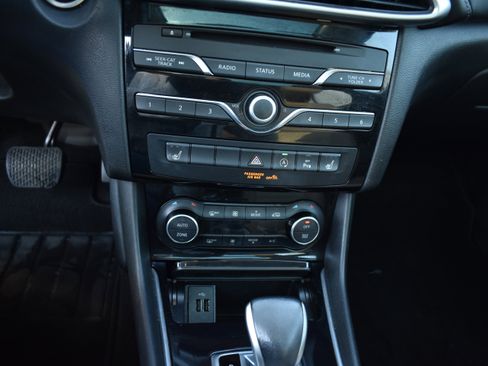 Used 2017 INFINITI QX30 Premium w/ Navigation Package image 23