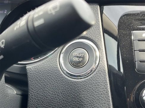 Used 2018 Nissan Rogue SV image 23