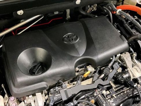 Used 2021 Toyota RAV4 LE image 30