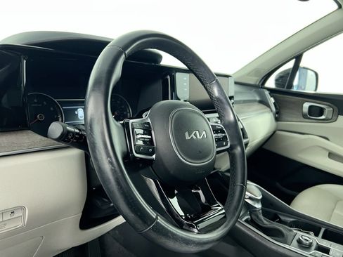 Used 2022 Kia Sorento EX w/ Panoramic Sunroof Package FWD image 16