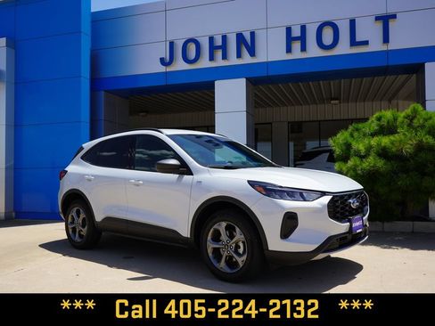Used 2025 Ford Escape ST-Line AWD/4WD image 2